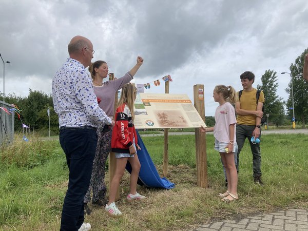 Mauderick en Wielepad feestelijk geopend door kinderen